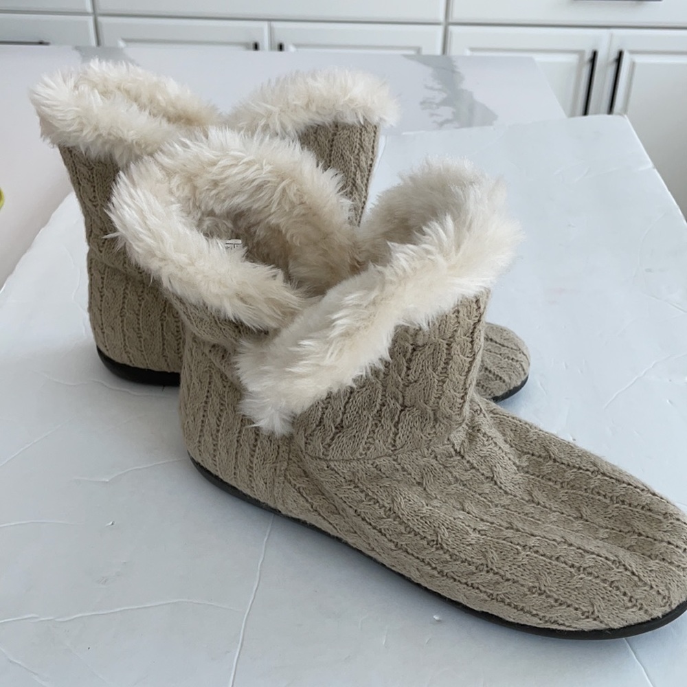 Vionic Cozy Kari Womens Beige Cable Slip on Boots